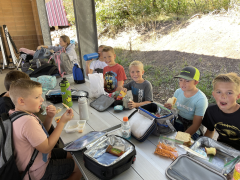 Fifth graders eating lunch at Shadow Mountain.