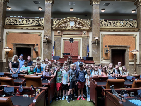 Mrs. Olson's class on house floor with Representative Whyte.