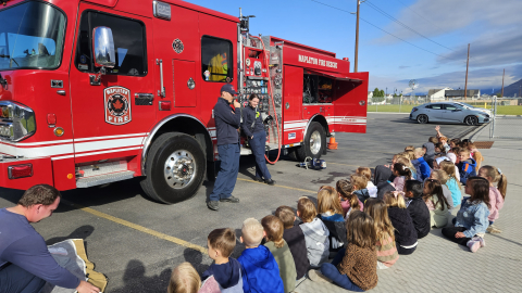 Kindergarteners seeing the firetruck.