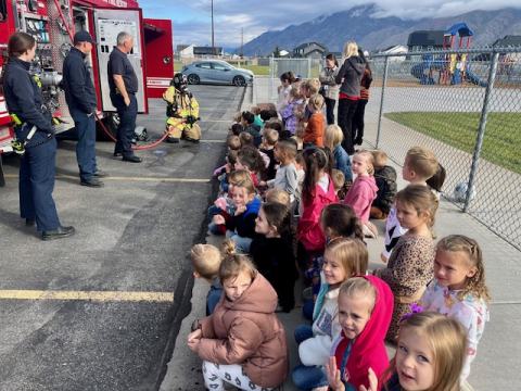 Kindergarteners seeing the firetruck.