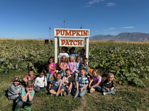 Class Picture at Glen Ray's Pumpkin Patch.