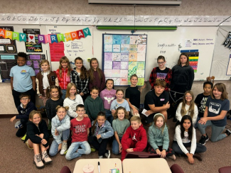 Students in front of their thankful quilt.